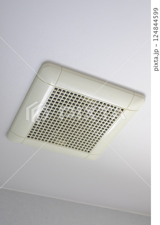 掃除前の換気扇（バスルーム） 124844599