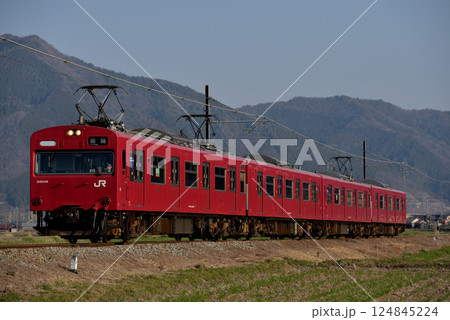 播但線を走る103系3500番台普通電車4両 124845224