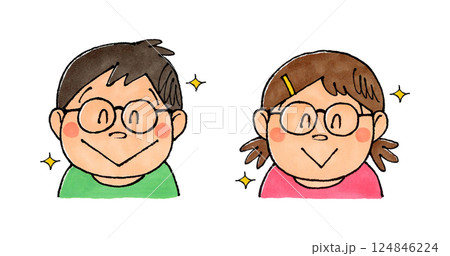 メガネをかける男の子と女の子 124846224