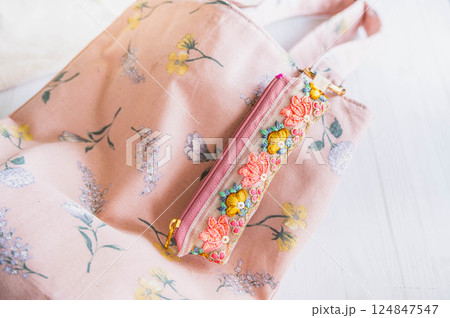 インド刺繍リボンで作るバッグチャーム インド刺繍リボンで作るバッグチャーム 124847547