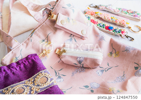 お揃いの手作りバッグと小物 124847550