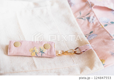 手作りバッグに付けたコインケース 124847553