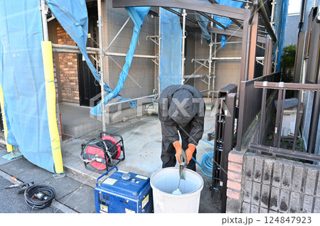 エンジン式高圧洗浄機 外壁の洗浄 外壁塗装工事 塗装職人 エンジン式高圧洗浄機 外壁の洗浄 外壁塗装工事 塗装職人 124847923