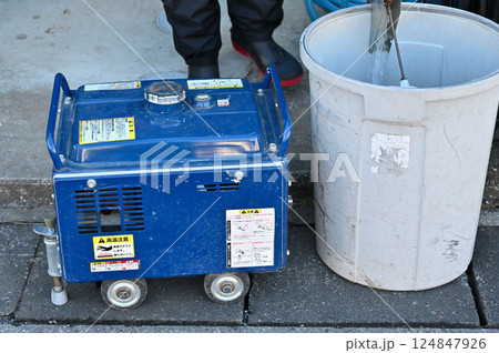 エンジン式高圧洗浄機 外壁の洗浄 外壁塗装工事 塗装職人 エンジン式高圧洗浄機 外壁の洗浄 外壁塗装工事 塗装職人 124847926