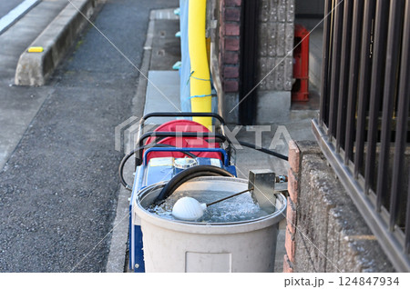 エンジン式高圧洗浄機 外壁の洗浄 外壁塗装工事 塗装職人 エンジン式高圧洗浄機 外壁の洗浄 外壁塗装工事 塗装職人 124847934
