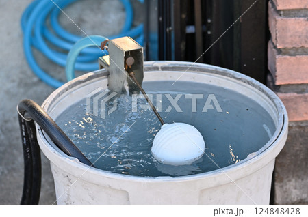 止水フロート付きのバケツ 外壁の洗浄 ハウスクリーニング 外壁塗装工事 止水フロート付きのバケツ 外壁の洗浄 ハウスクリーニング 外壁塗装工事 124848428