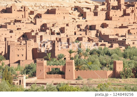 モロッコ、カスバ街道、要塞化された村、アイト・ベン・ハッドゥ、クサル モロッコ、カスバ街道、要塞化された村、アイト・ベン・ハッドゥ、クサル 124849256