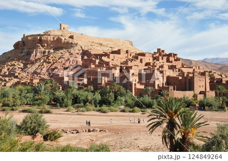 モロッコ、カスバ街道、要塞化された村、アイト・ベン・ハッドゥ、クサル 124849264