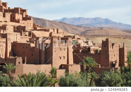モロッコ、カスバ街道、要塞化された村、アイト・ベン・ハッドゥ、クサル 124849265