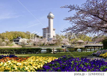 春の花々と桜のあるスカイワードあさひ 春の花々と桜のあるスカイワードあさひ 124849322