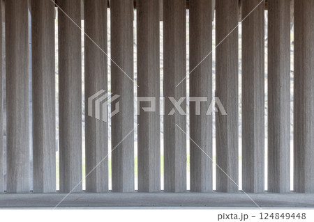 日本の伝統的な木製の縦面格子 日本の伝統的な木製の縦面格子 124849448