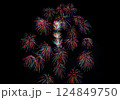真夜中の夜空に広がる色鮮やかな花火の連発 124849750