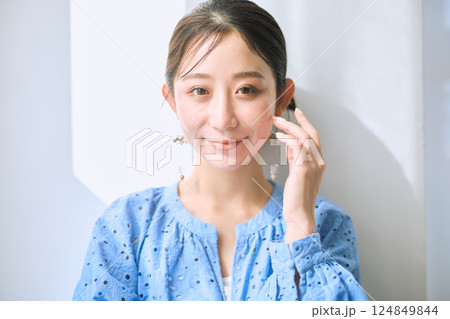 女性のポートレート 女性のポートレート 124849844