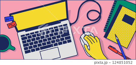 テレワークの様子。上からの構図。 124851052