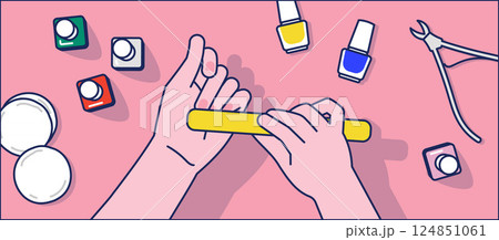 ネイルのセルフケアの様子。上からの主観的構図。 ネイルのセルフケアの様子。上からの主観的構図。 124851061