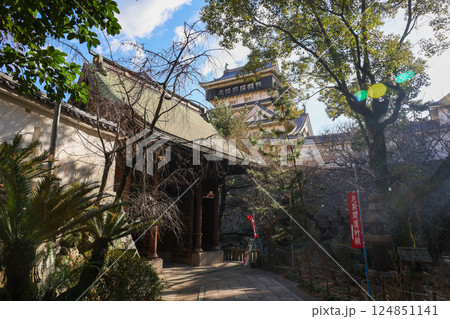 福岡県 北九州市 小倉城隣にある八坂神社 北口門 福岡県 北九州市 小倉城隣にある八坂神社 北口門 124851141
