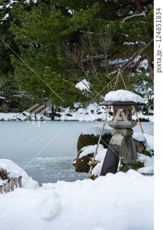 雪化粧した兼六園 雪化粧した兼六園 124851834