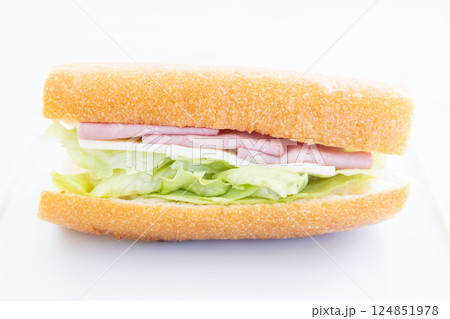 おいしいバケットサンド おいしいバケットサンド 124851978
