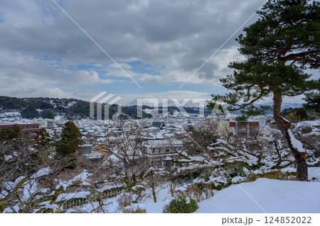 雪の積もった街並み　兼六園眺望台からの眺め／金沢市内 124852022