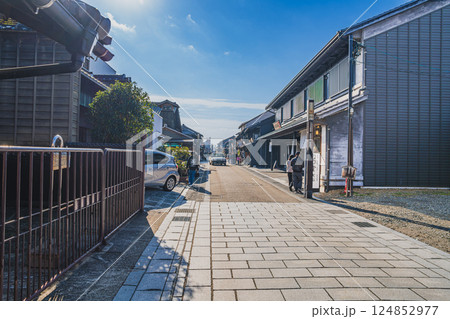 犬山市にある犬山城下町のレトロな町並み(愛知県) 犬山市にある犬山城下町のレトロな町並み(愛知県) 124852977
