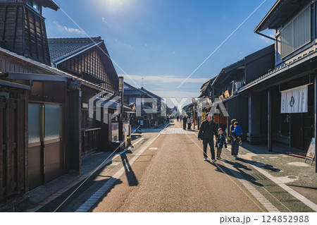 犬山市にある犬山城下町のレトロな町並み(愛知県) 犬山市にある犬山城下町のレトロな町並み(愛知県) 124852988