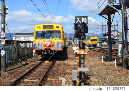 入換中の三岐鉄道三岐線 124859771