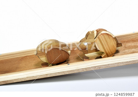 動物の木製おもちゃ 124859987