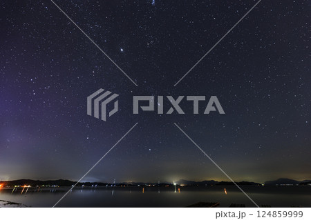 瀬戸内の秋の星景色　昇るオリオン座と冬のダイヤモンド 124859999