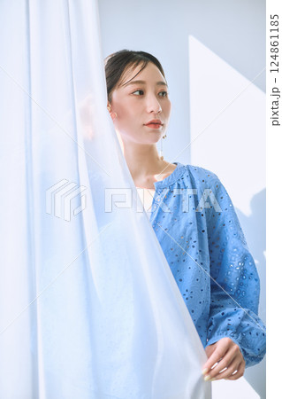 女性のポートレート 女性のポートレート 124861185