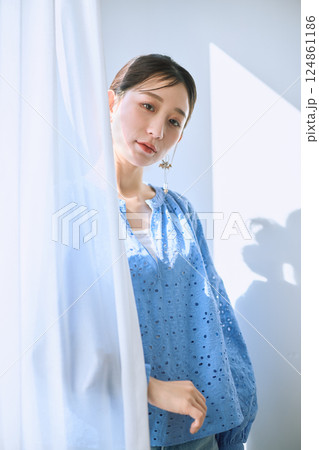 女性のポートレート 女性のポートレート 124861186