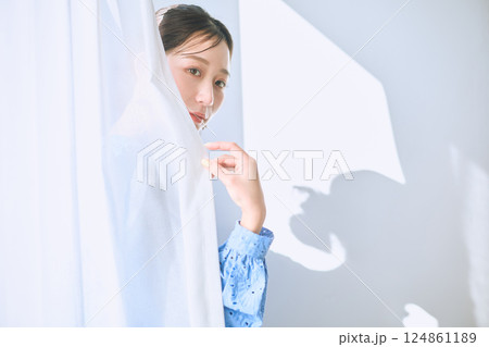 女性のポートレート 124861189