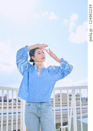 女性の屋外ポートレート 女性の屋外ポートレート 124861234