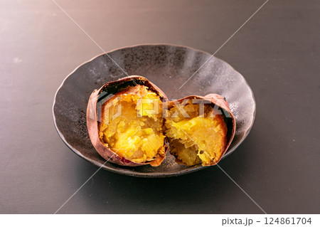ほくほくの焼き芋 ほくほくの焼き芋 124861704