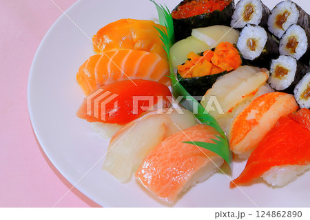 今日の食事はお寿司にしよう 124862890