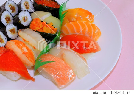 今日の食事はお寿司にしよう 124863155