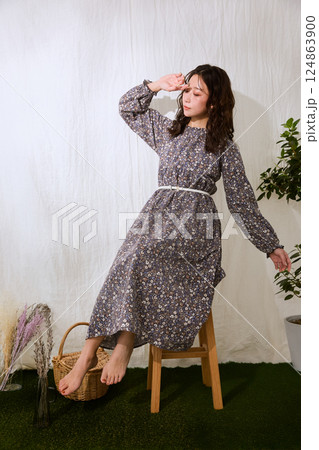 オシャレな若い女性 オシャレな若い女性 124863900