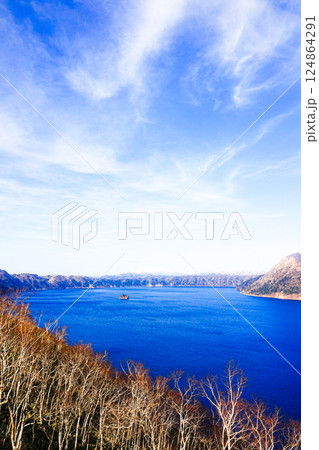 雄大な北海道阿寒摩周国立公園内にある摩周湖 124864291