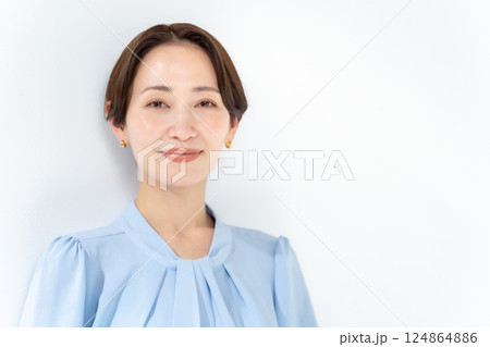 女性　ポートレート 124864886