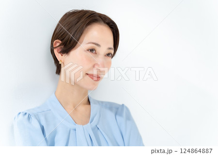 女性　ポートレート 124864887