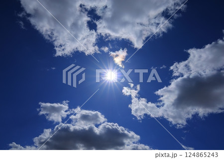 青空に浮かぶ雲 124865243