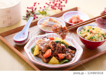 酢豚定食 ( 酢豚 炒飯 キムチ 餃子 ) 酢豚定食 ( 酢豚 炒飯 キムチ 餃子 ) 124865816