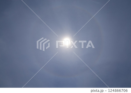 太陽に照らされたハロ 124866706