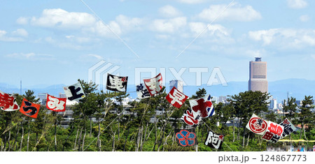 浜松まつりの大凧とアクトタワー 124867773