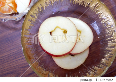かわいいりんご かわいいりんご 124867962