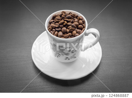 A cup with coffee beans 124868887