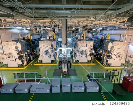 Dual fuel main engine of LNG vessel 124869456