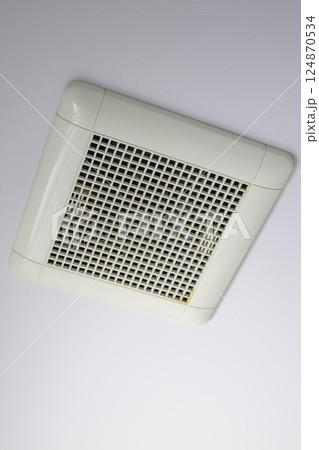 掃除前の換気扇（バスルーム） 124870534