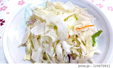 千切りキャベツの芯の部分(葉脈の硬い部分) 千切りキャベツの芯の部分(葉脈の硬い部分) 124870912