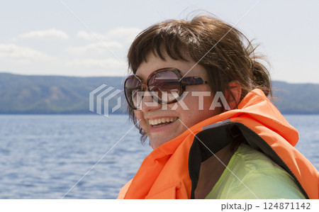 Woman on a yacht Woman on a yacht 124871142