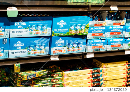 ハワイのお土産　マカデミアナッツ 124872089